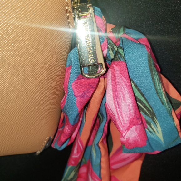 Steve Madden Crossbody Handbag with Detachable Scarf. FF60 - Picture 7 of 7